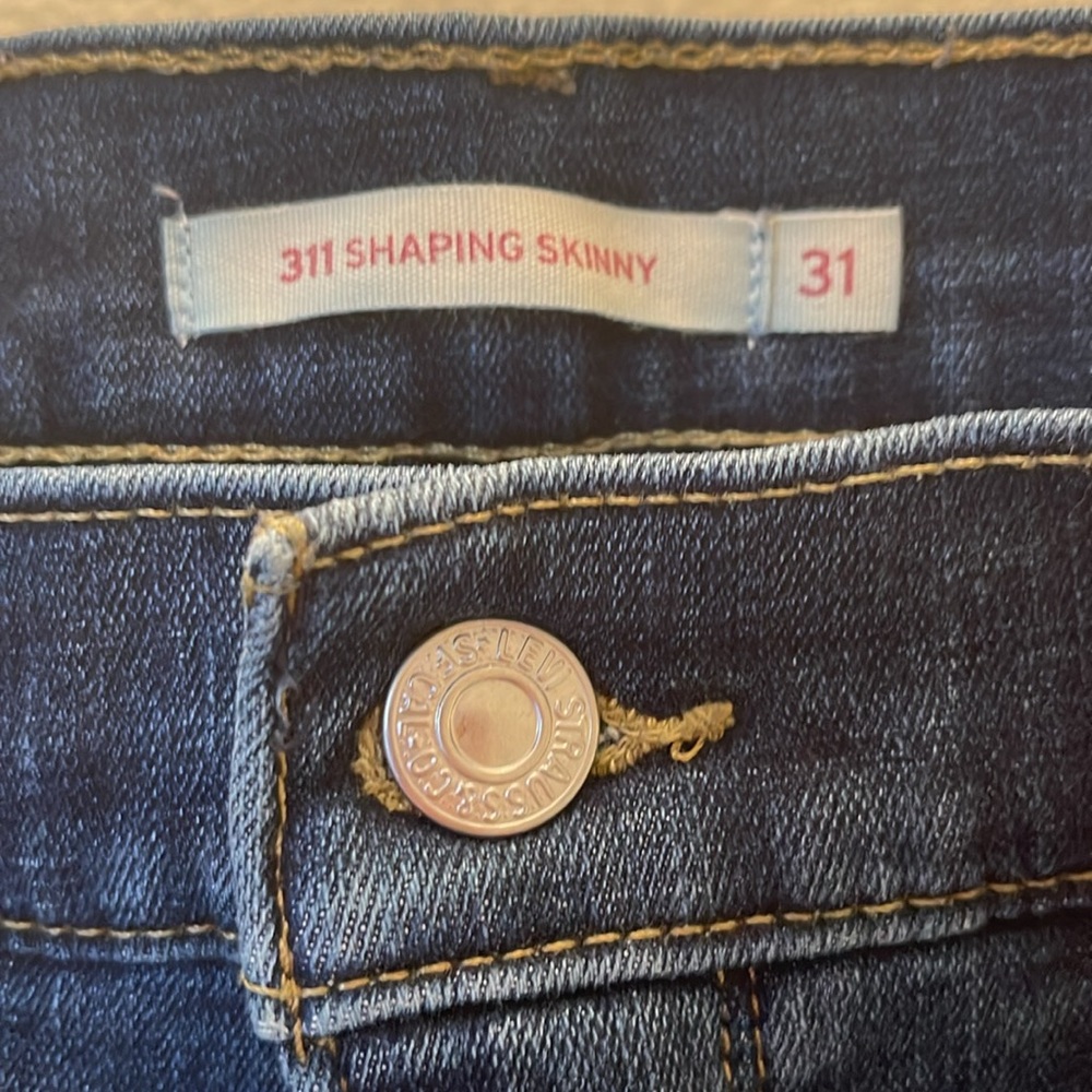 Levi’s - Picture 2 of 2